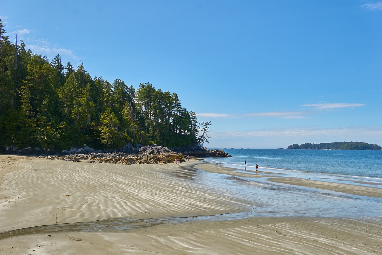 4 Safety Tips for Swimming on Beaches in Canada - themiddlecoast.ca